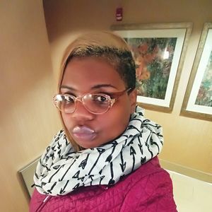 Meet your Posher, Mona